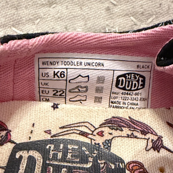 Hey Dude Wendy Unicorn Toddler Shoes size 6 - Picture 2 of 3